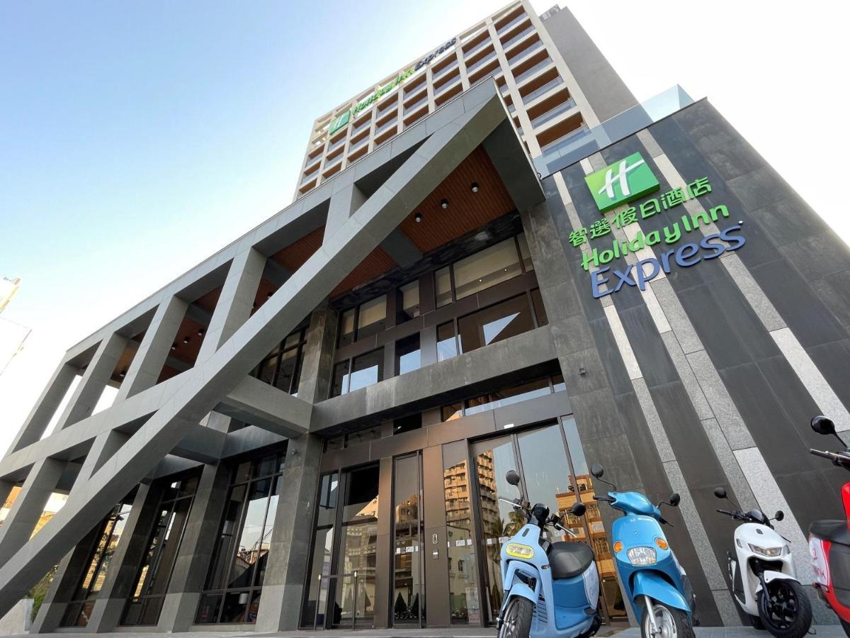 Holiday Inn Express Chiayi, An Ihg Hotel Exterior foto