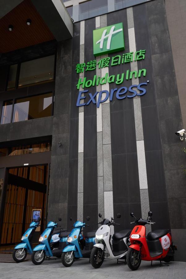 Holiday Inn Express Chiayi, An Ihg Hotel Exterior foto