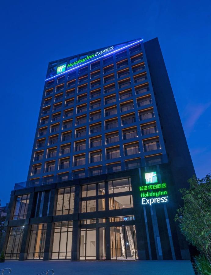 Holiday Inn Express Chiayi, An Ihg Hotel Exterior foto